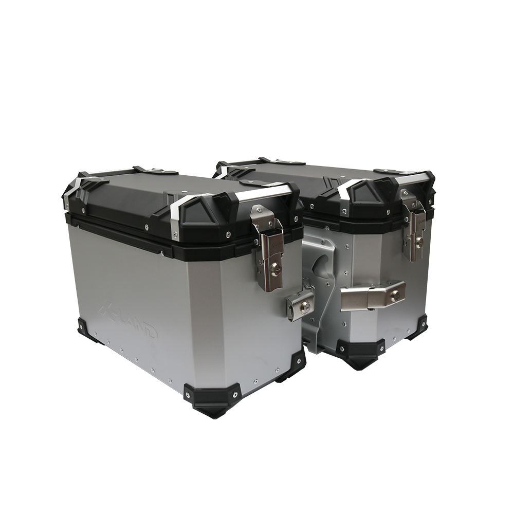 bocni alu koferi x-land 38+38l sivi Bočni koferi za motor X-LAND aluminijumski sivi 38L + 38L