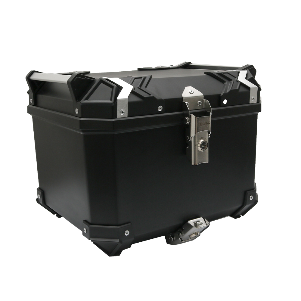plasticni kofer x-land 45l crni Kofer za motor X-LAND plastični crni 45L