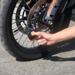 Baterijski Interphone mini kompresor za gume 3000mAh - Слика 3
