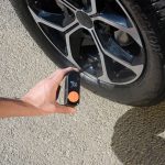 Baterijski Interphone mini kompresor za gume 3000mAh - Слика 5